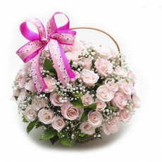 Cesta Del�rio feita com rosas cor de rosa